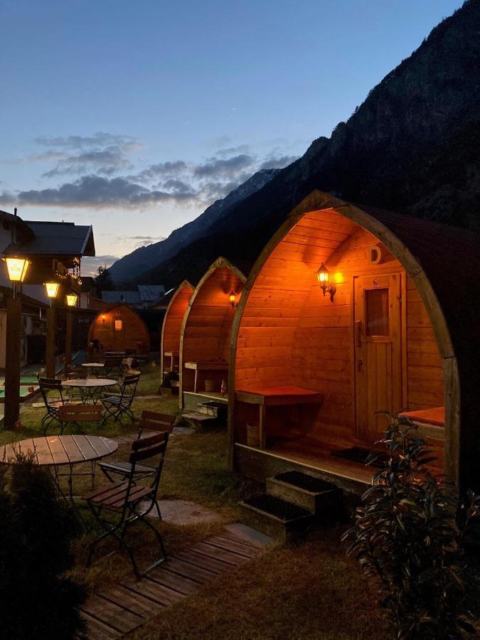 Inn-Side Adventure Cabins Хайминг Экстерьер фото
