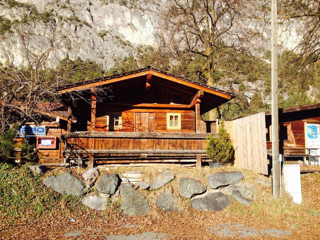 Inn-Side Adventure Cabins Хайминг Номер фото