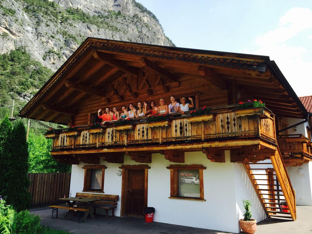 Inn-Side Adventure Cabins Хайминг Номер фото