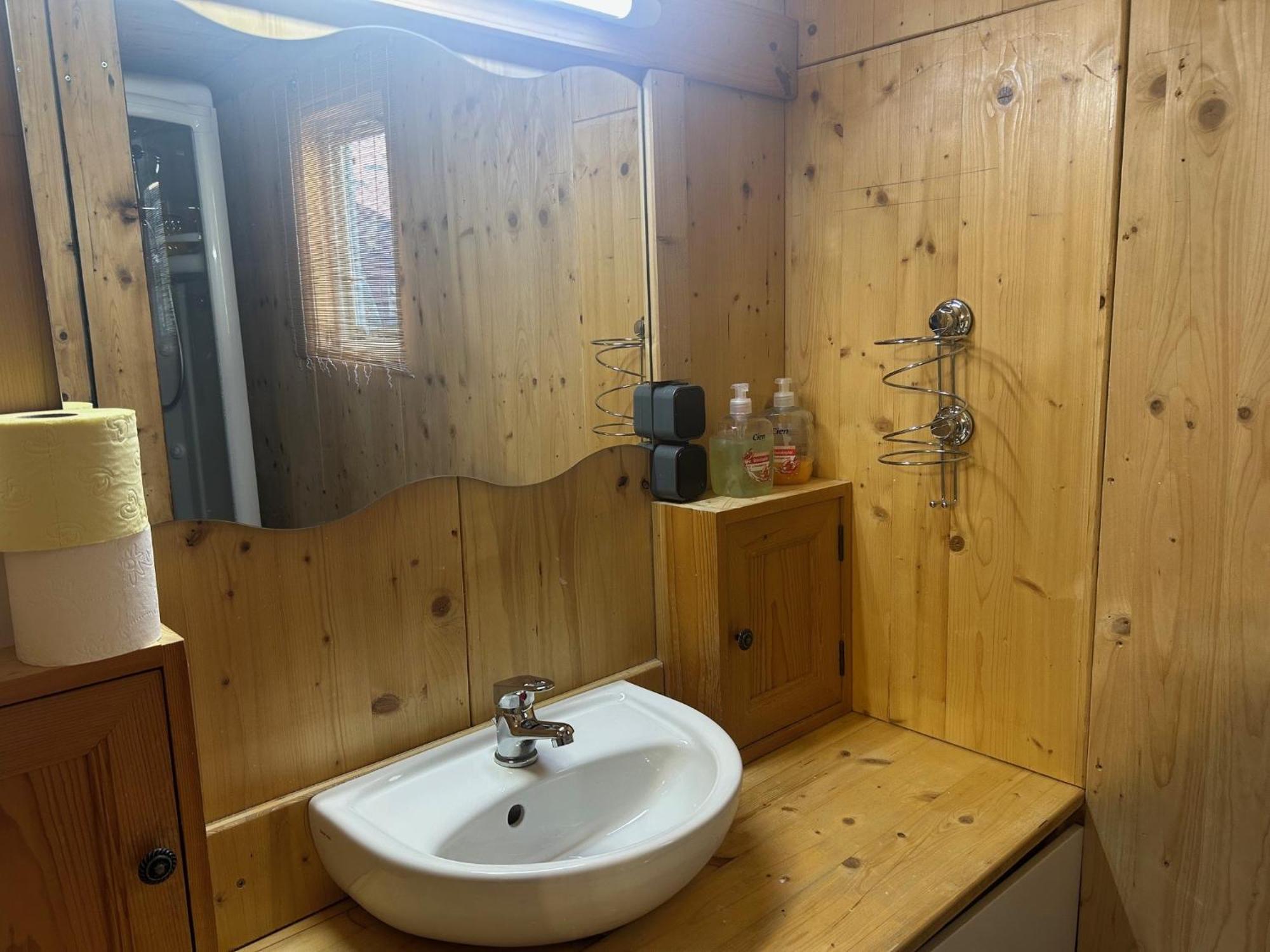 Inn-Side Adventure Cabins Хайминг Экстерьер фото