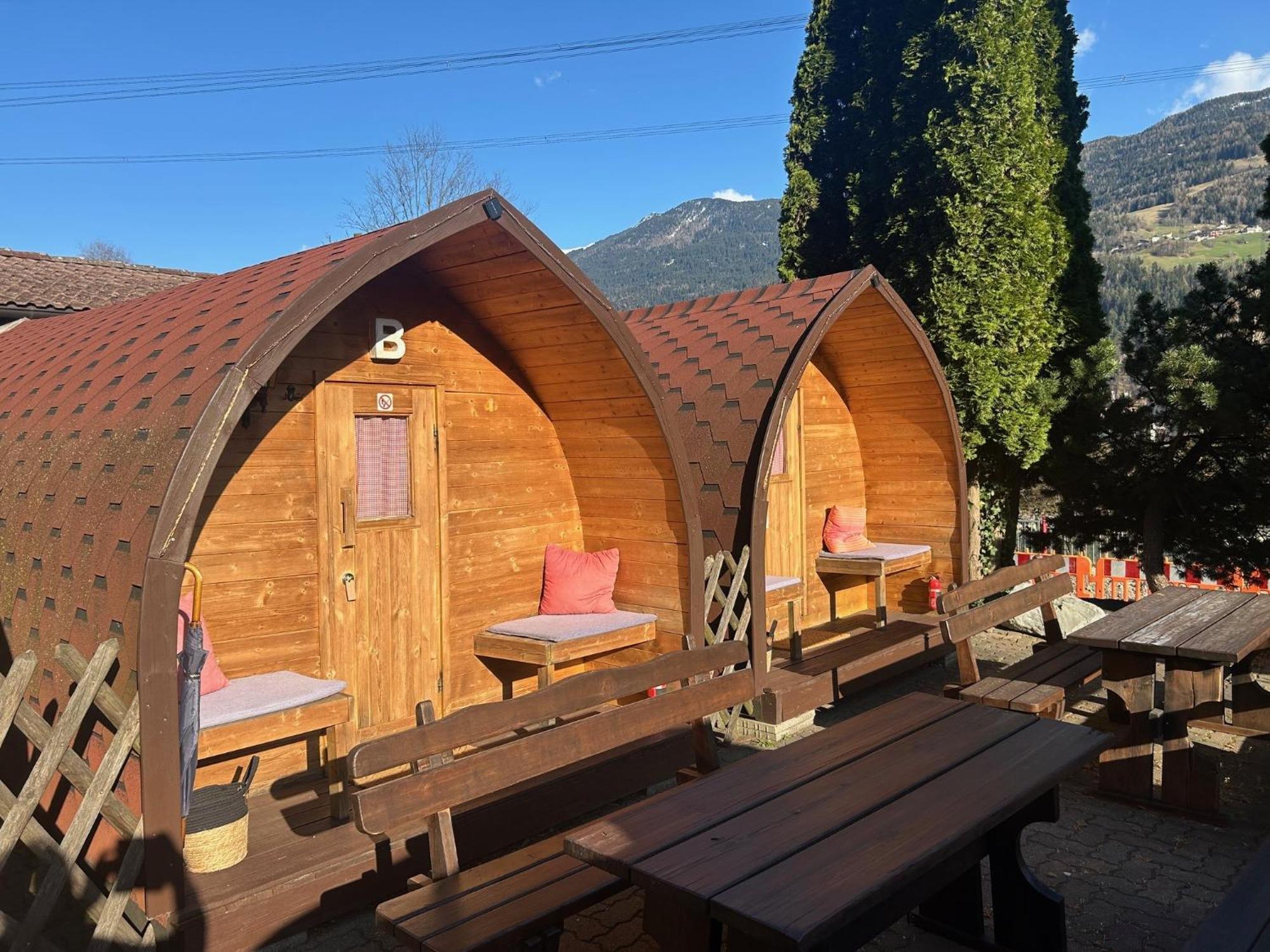 Inn-Side Adventure Cabins Хайминг Экстерьер фото